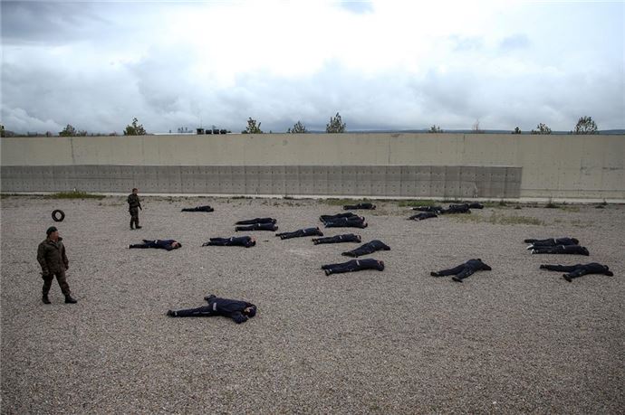 Savaş muhabirlerini PÖH eğitiyor - 794