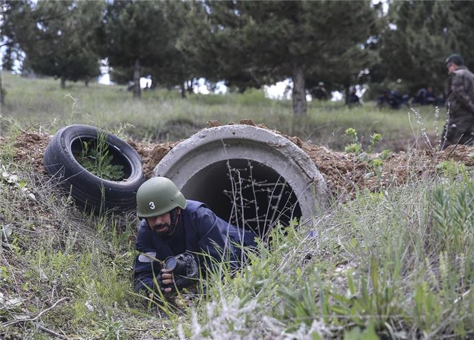 Savaş muhabirlerini PÖH eğitiyor - 700