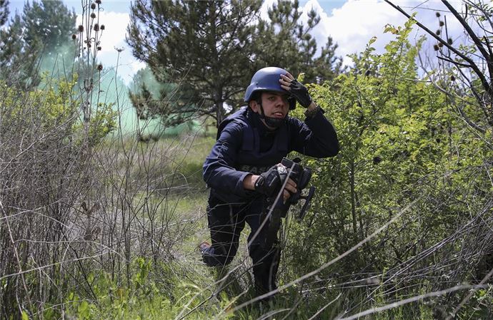 Savaş muhabirlerini PÖH eğitiyor - 672