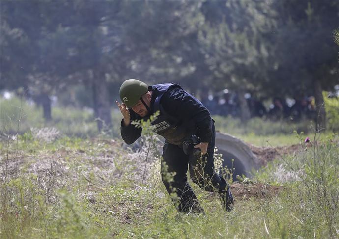 Savaş muhabirlerini PÖH eğitiyor - 555