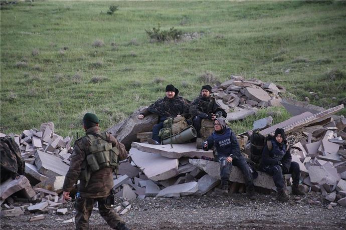 Savaş muhabirlerini PÖH eğitiyor - 921