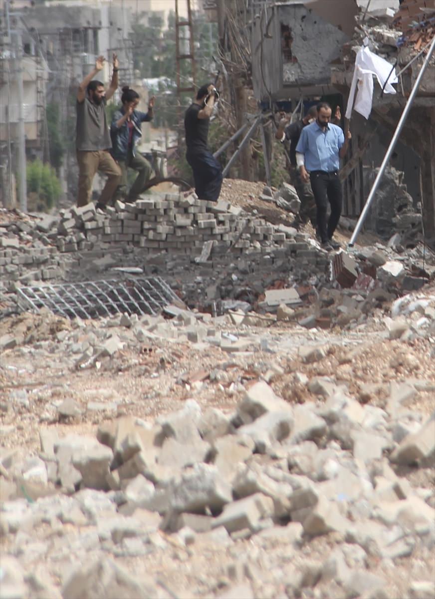 Nusaybin'de bir PKK grubu daha teslim oldu - 15