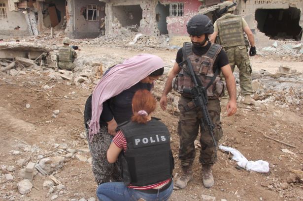Nusaybin'de bir PKK grubu daha teslim oldu - 24