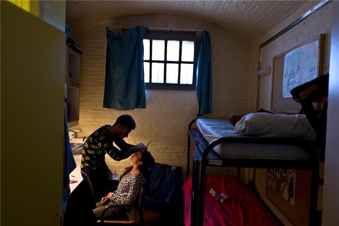 Boş hapishaneler mültecilerin evi oldu - 654