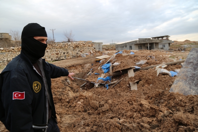 PKK'nın yeraltı tünelleri bulundu - 575