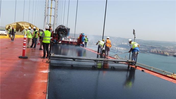 Osman Gazi'de ilk asfaltlama ve ilk bayrak - 626