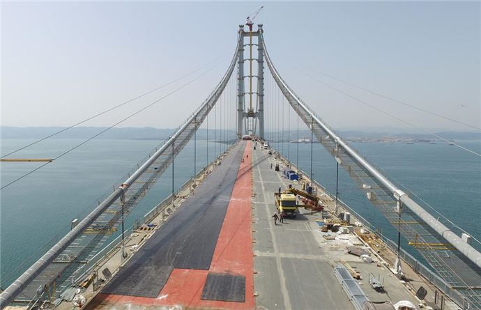 Osman Gazi'de ilk asfaltlama ve ilk bayrak - 532