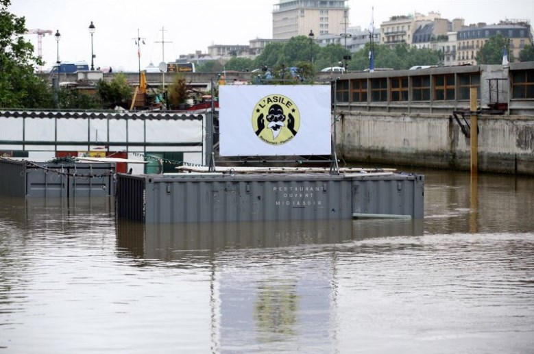 Fransa'da binlerce kişi evlerinden tahliye edildi - 937