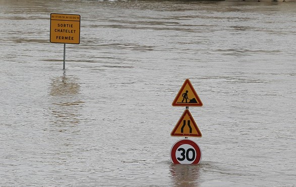 Fransa'da binlerce kişi evlerinden tahliye edildi - 712