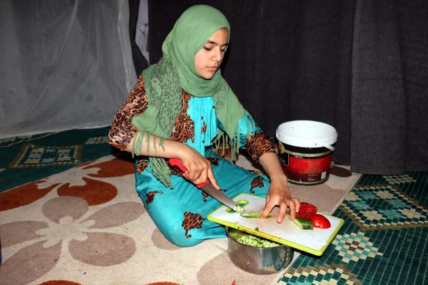 Yüsekovalılar ilk iftarı çadırda açtı - 21