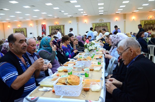 Yüsekovalılar ilk iftarı çadırda açtı - 23