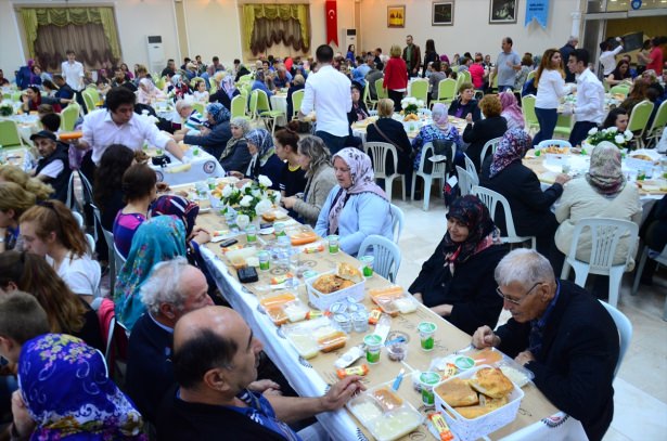 Yüsekovalılar ilk iftarı çadırda açtı - 4