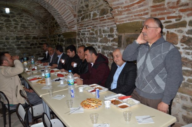 Yüsekovalılar ilk iftarı çadırda açtı - 24