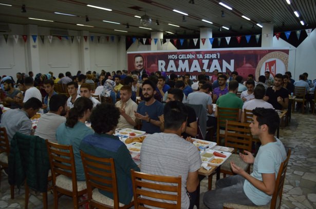 Yüsekovalılar ilk iftarı çadırda açtı - 11