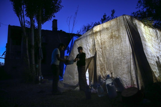 Yüsekovalılar ilk iftarı çadırda açtı - 30