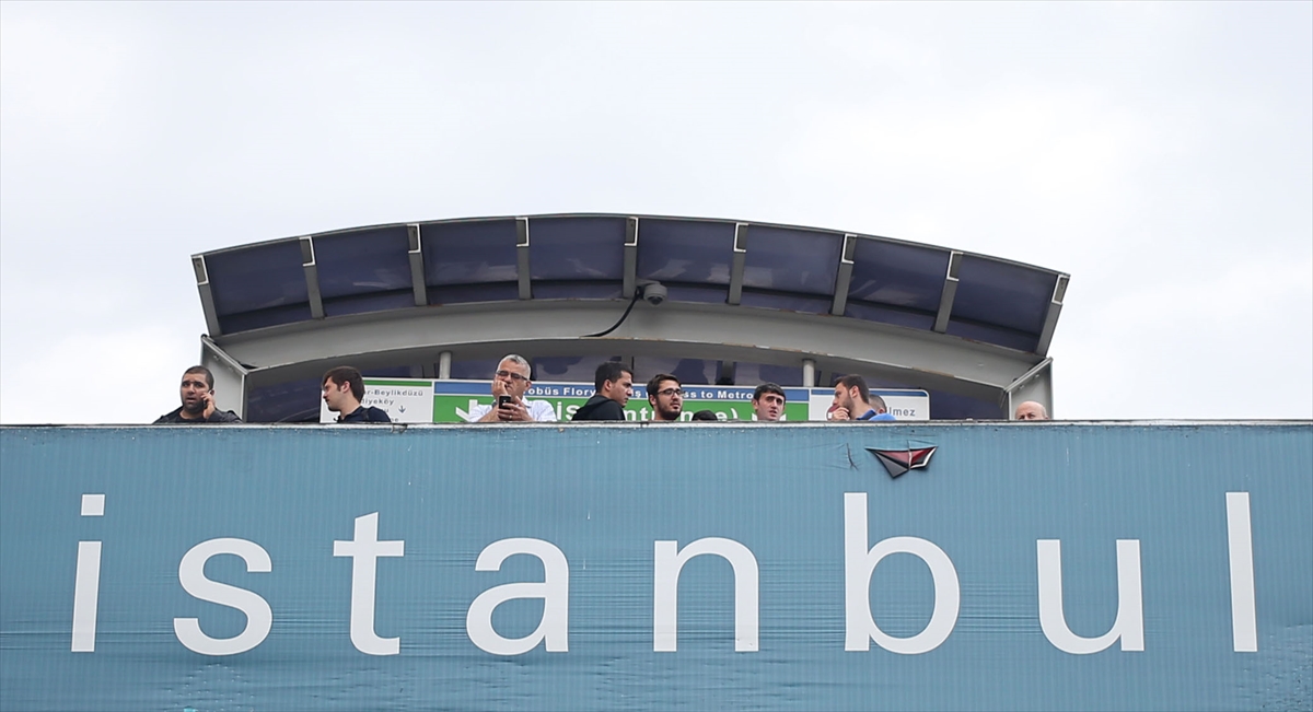 Hafriyat kamyonu metrobüs yoluna girdi - 3