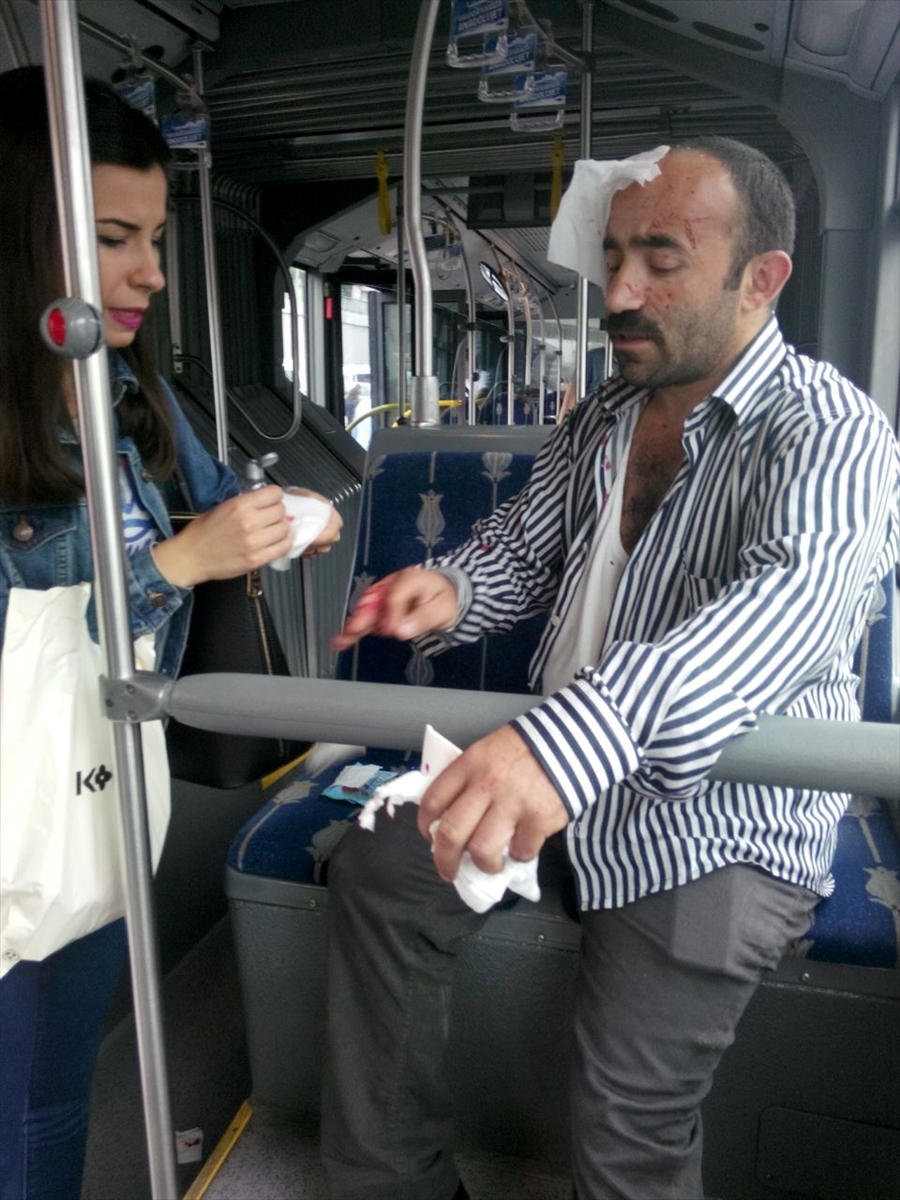 Hafriyat kamyonu metrobüs yoluna girdi - 13