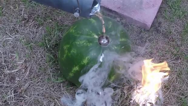 Karpuzun içine eritilmiş alüminyum dökülürse.. - 3