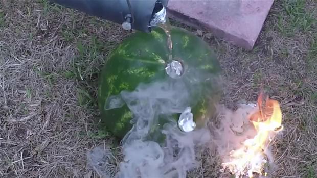 Karpuzun içine eritilmiş alüminyum dökülürse.. - 4