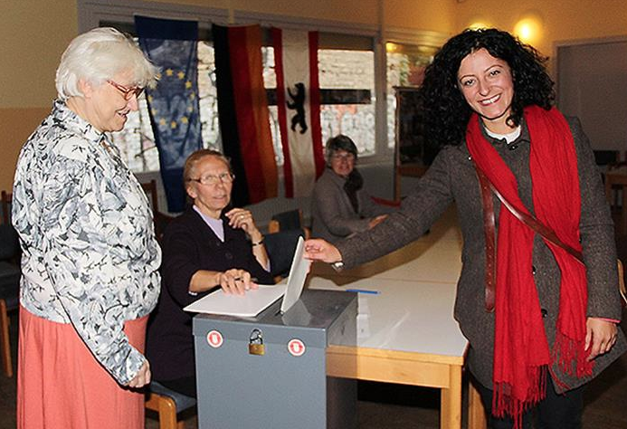 Almanya'da Ermeni tasarısını onaylayan Türk vekiller - 6