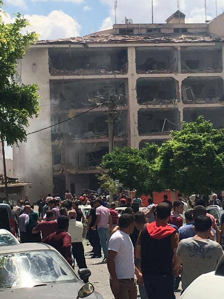 Mardin'de bombalı araçla saldırıdan ilk fotoğraflar - 7