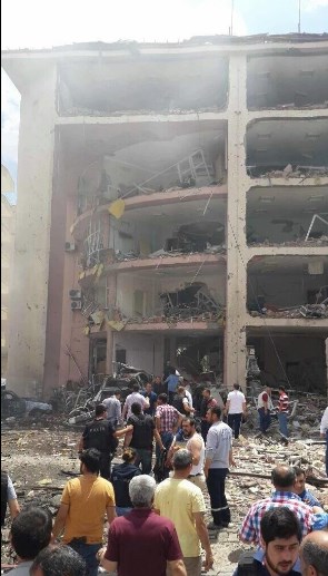 Mardin'de bombalı araçla saldırıdan ilk fotoğraflar - 828