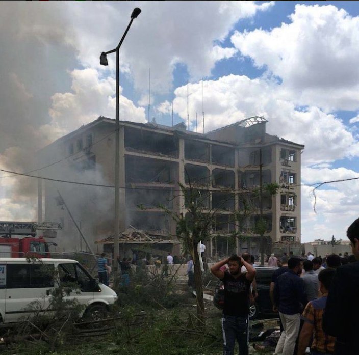 Mardin'de bombalı araçla saldırıdan ilk fotoğraflar - 828