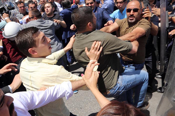 CHP'liler ve polis arasında arbede yaşandı - 779