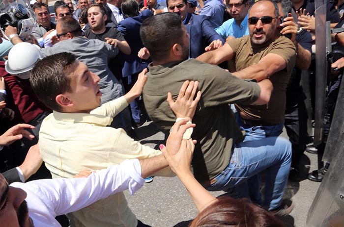 CHP'liler ve polis arasında arbede yaşandı - 756