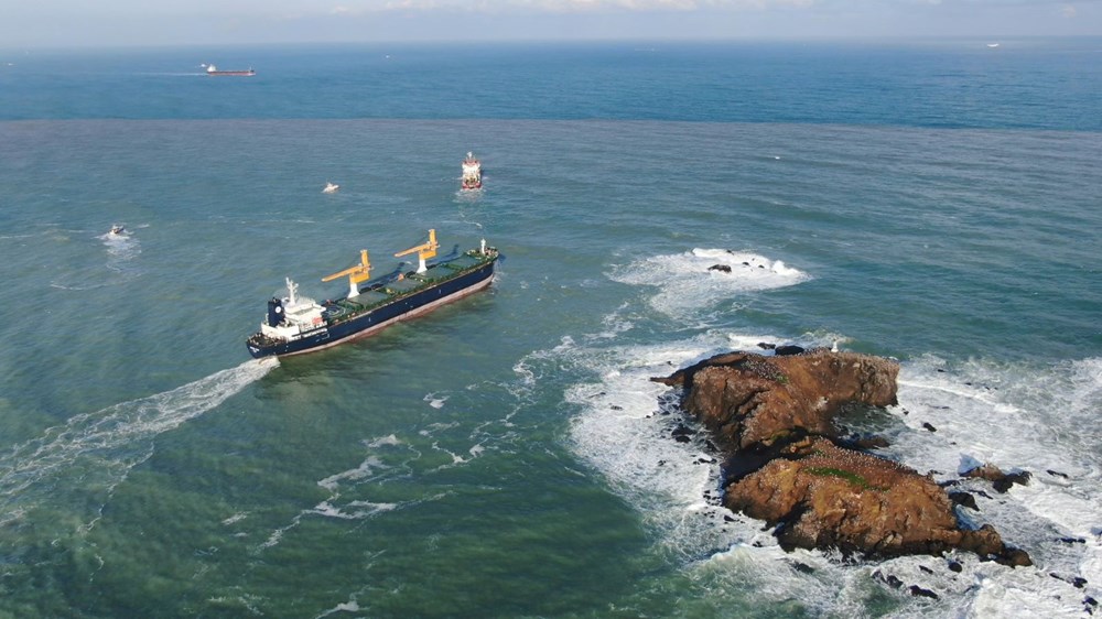 Riva'da sürüklenen kargo gemisi kurtarıldı - 5