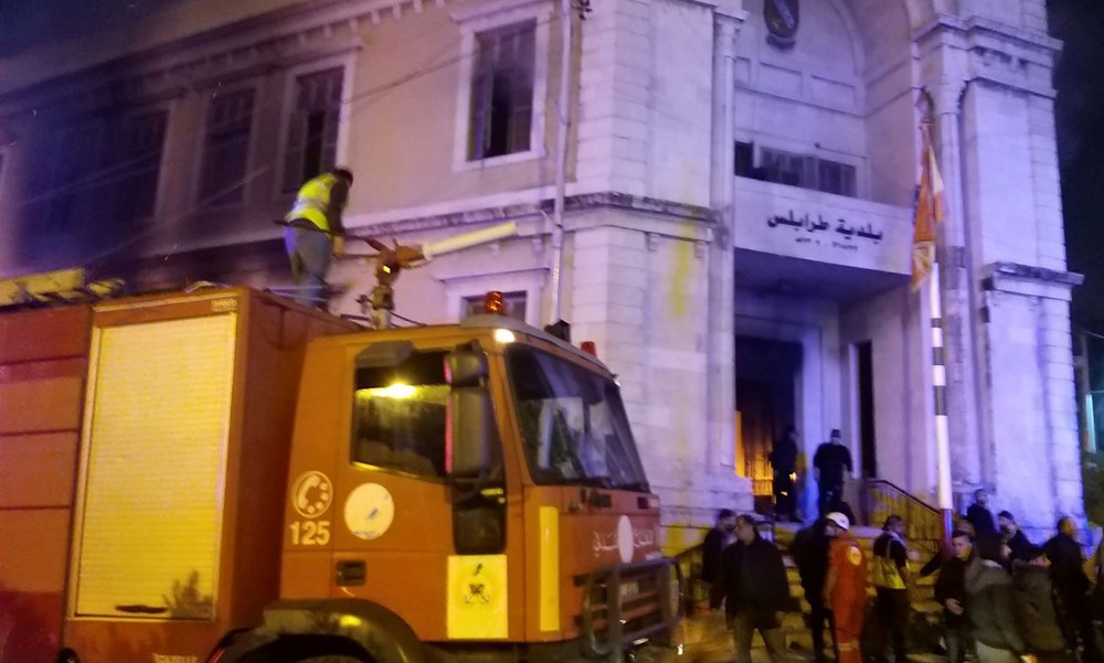 Lübnan'da devam eden gösterilerde 100'den fazla kişi yaralandı - 1