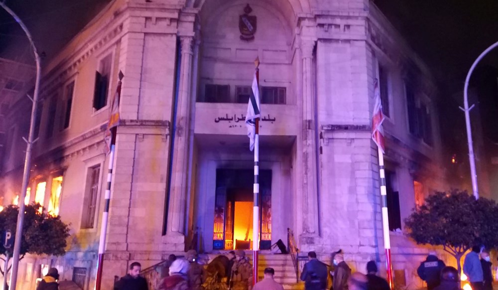 Lübnan'da devam eden gösterilerde 100'den fazla kişi yaralandı - 3