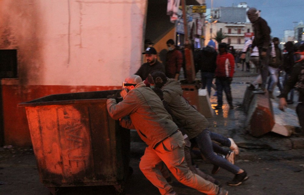 Lübnan'da devam eden gösterilerde 100'den fazla kişi yaralandı - 5