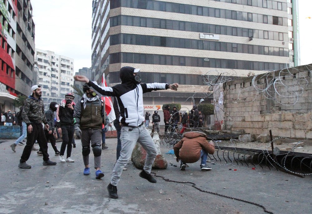 Lübnan'da devam eden gösterilerde 100'den fazla kişi yaralandı - 7