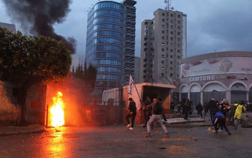 Lübnan'da devam eden gösterilerde 100'den fazla kişi yaralandı - 10