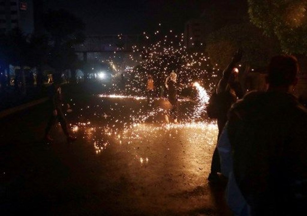 Lübnan'da devam eden gösterilerde 100'den fazla kişi yaralandı - 11