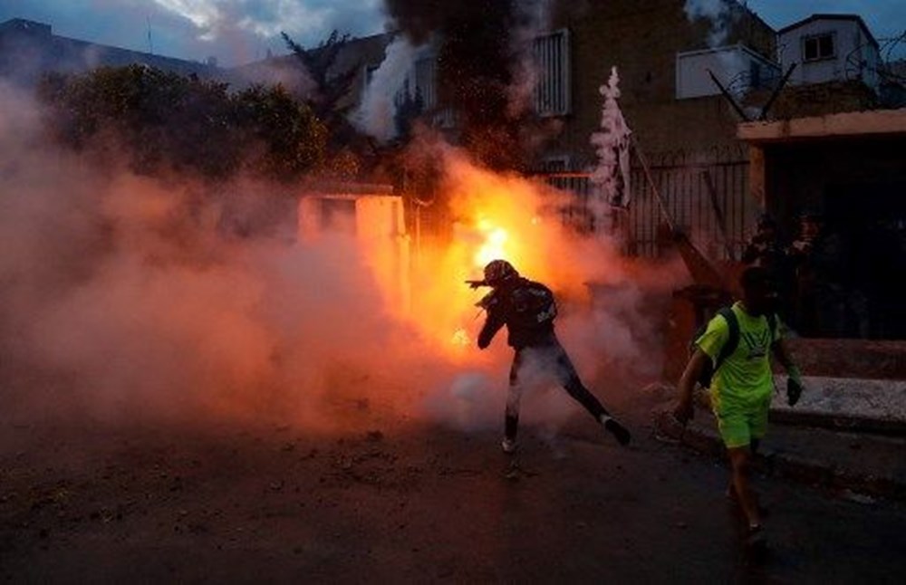 Lübnan'da devam eden gösterilerde 100'den fazla kişi yaralandı - 14