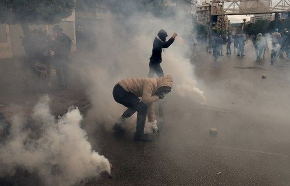Lübnan'da devam eden gösterilerde 100'den fazla kişi yaralandı - 16