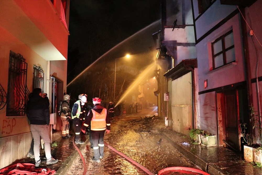 Bursa'da 120 yıllık tarihi bina kül oldu - 2
