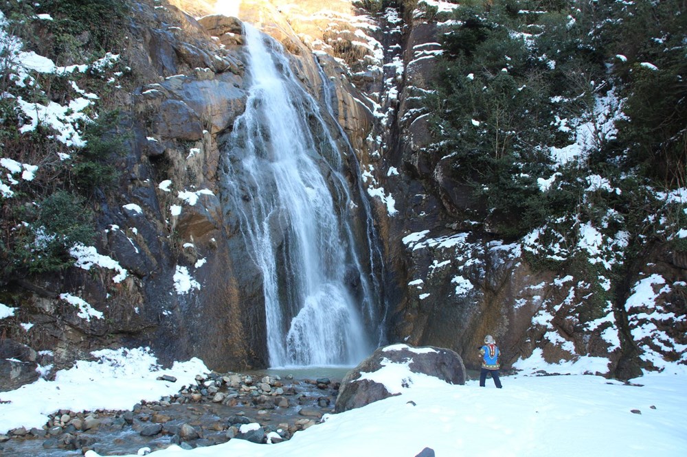 Çılgın fotoğrafçıdan Putin'e, Türkiye'deki şelalelerin buzlu sularına girme daveti - 5