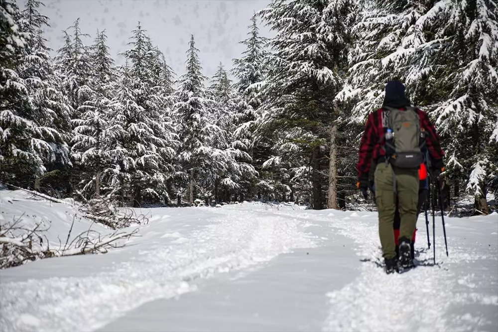 'Beyaz gelinliğini' giyen Toroslar doğa yürüyüşçülerinin gözdesi oldu - 1