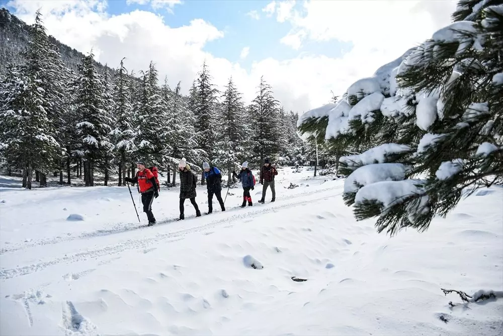 'Beyaz gelinliğini' giyen Toroslar doğa yürüyüşçülerinin gözdesi oldu - 3