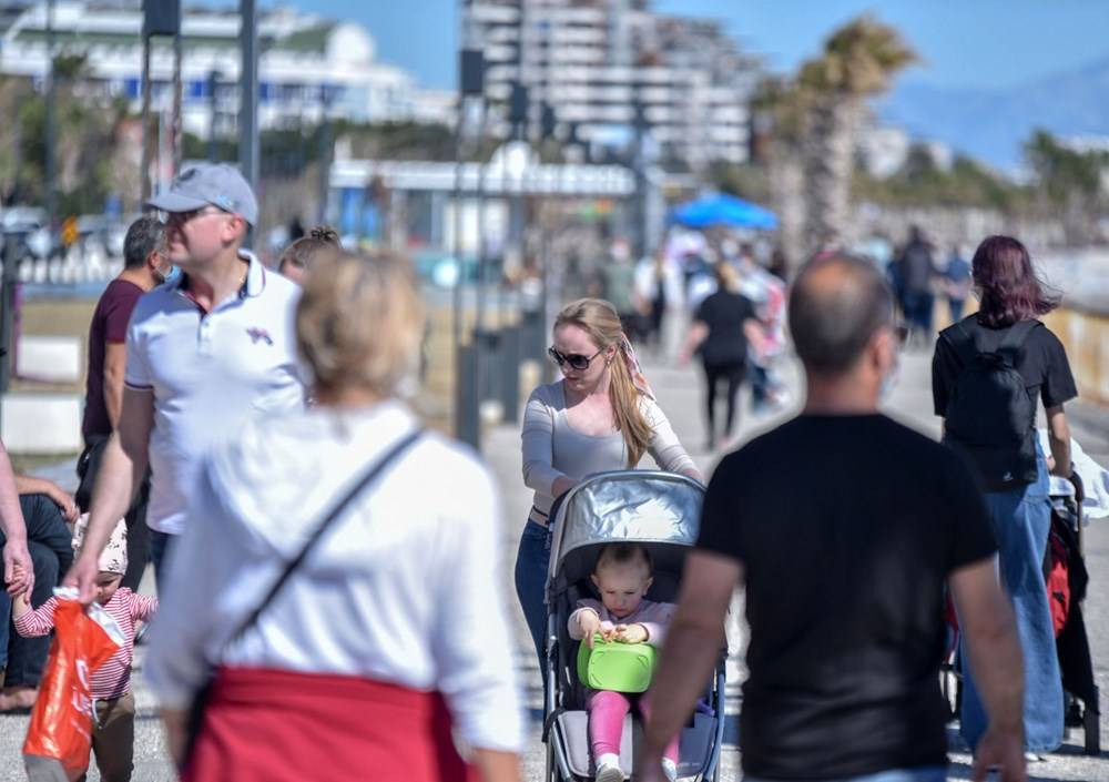 Antalya'da güneşli hava corona virüsü unutturdu - 84445