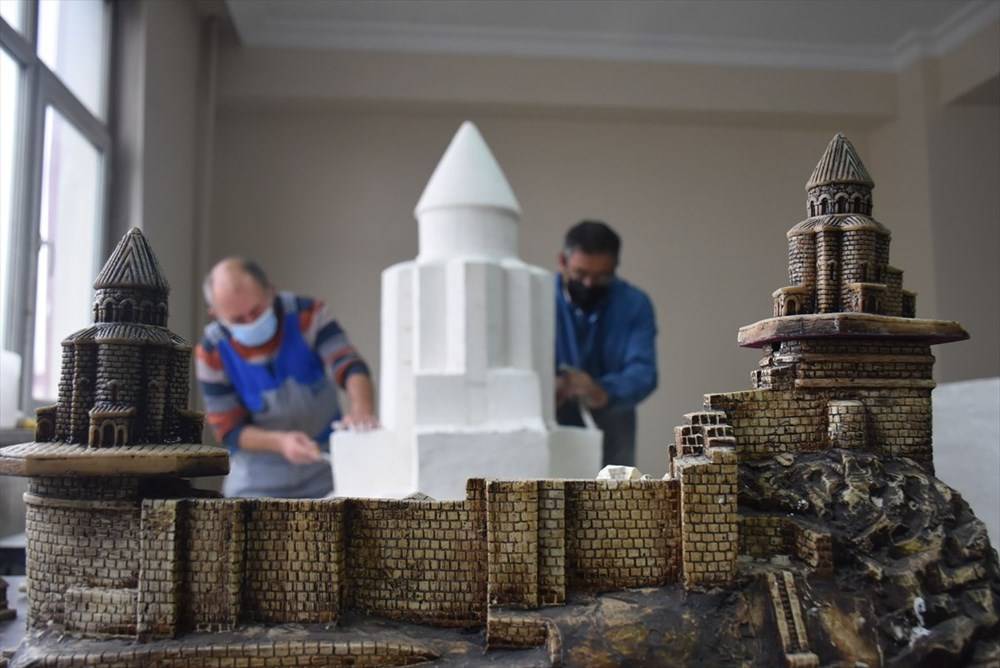 Kars'ın asırlık abide yapıları minyatüre dönüştü - 84450