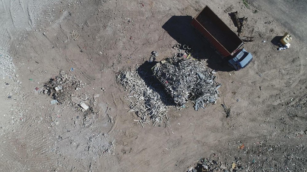 Moloz yığınlarında, depremzedelerin eşyaları aranıyor - 84584