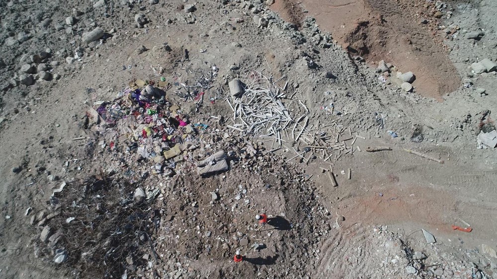 Moloz yığınlarında, depremzedelerin eşyaları aranıyor - 84588