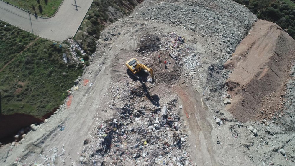 Moloz yığınlarında, depremzedelerin eşyaları aranıyor - 84589