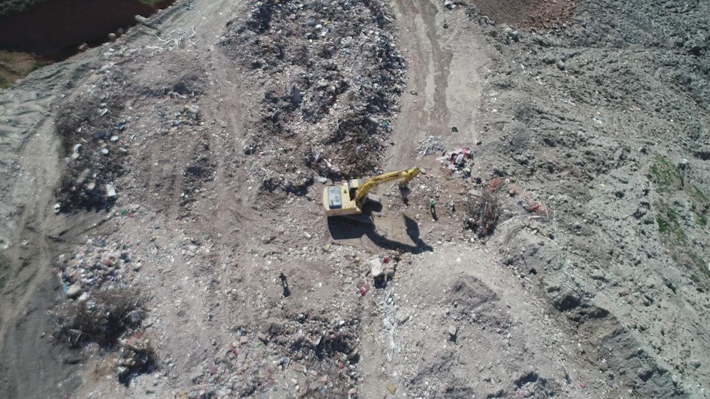 Moloz yığınlarında, depremzedelerin eşyaları aranıyor - 84595