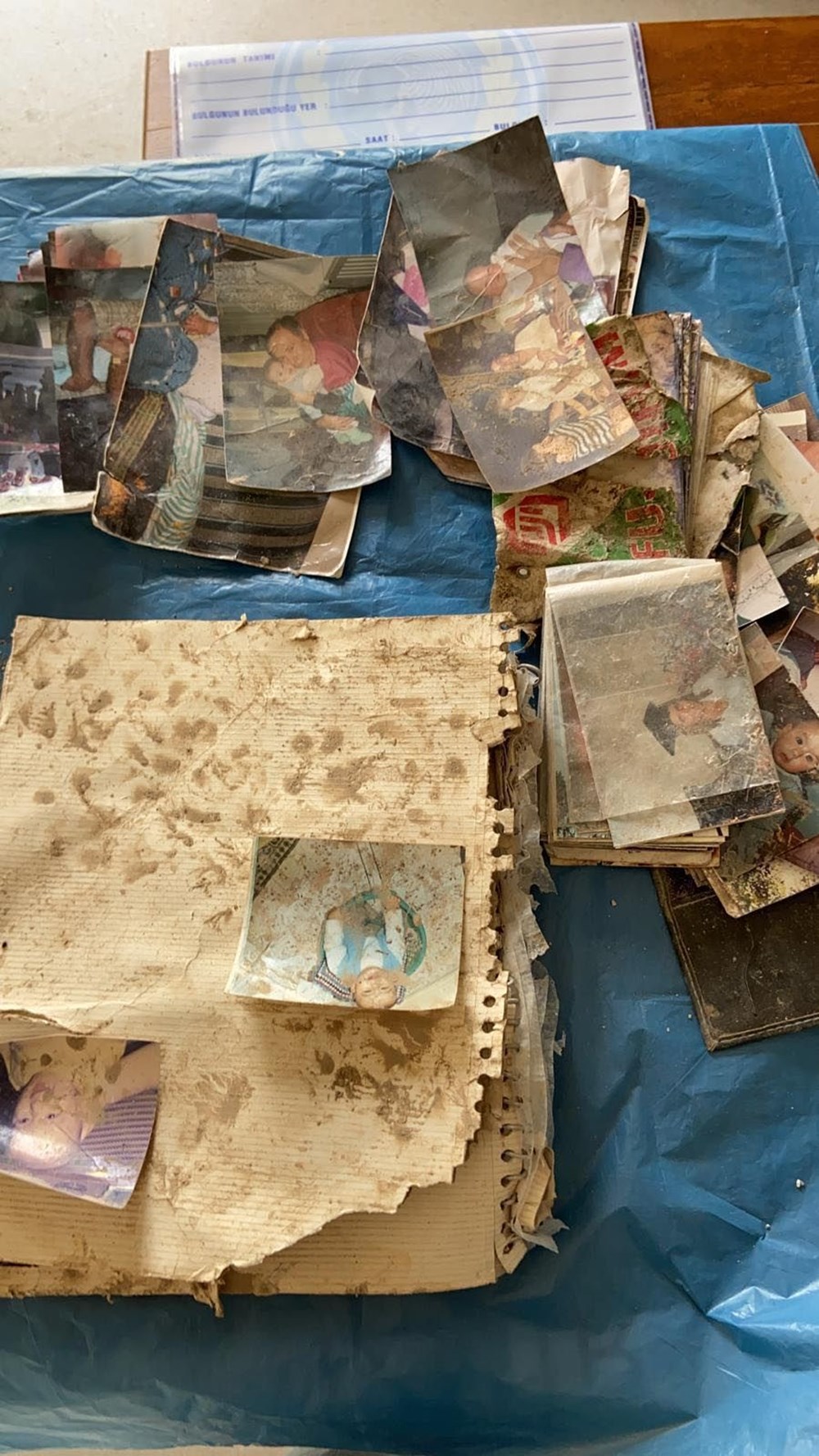 Moloz yığınlarında, depremzedelerin eşyaları aranıyor - 84598