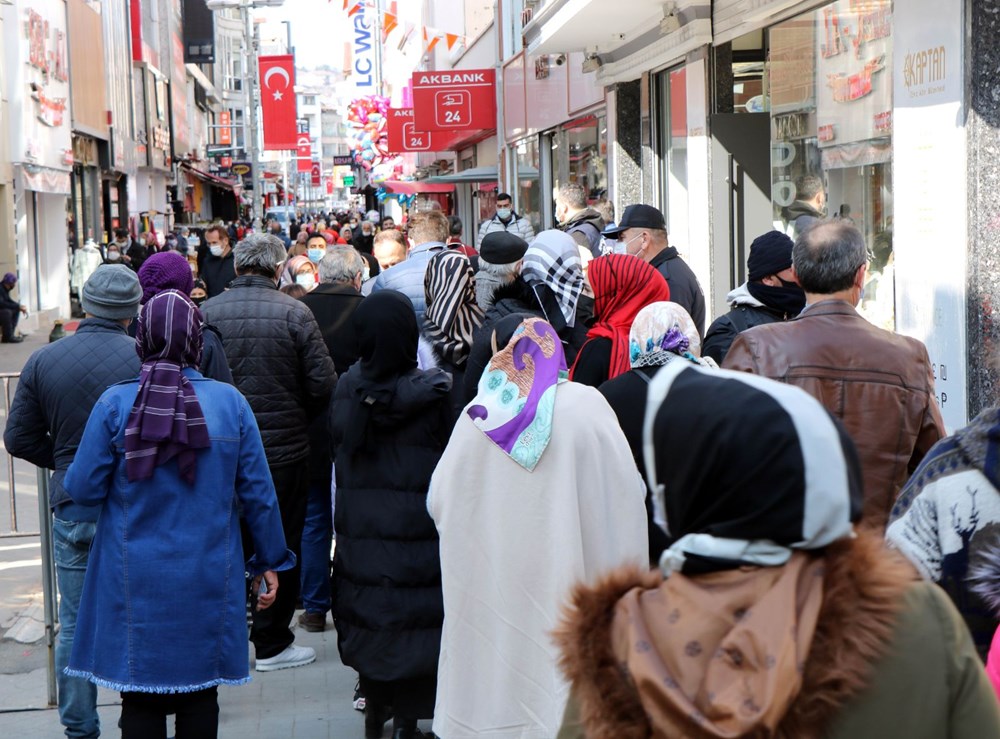 'Kırmızı' alarm veren Samsun'da önlemler de kuyruklar da arttı - 84603